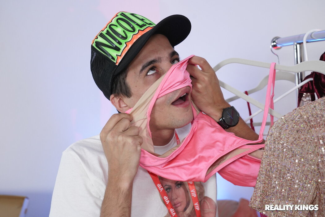 Nicolette Shea Curvy Blonde Delightfulness