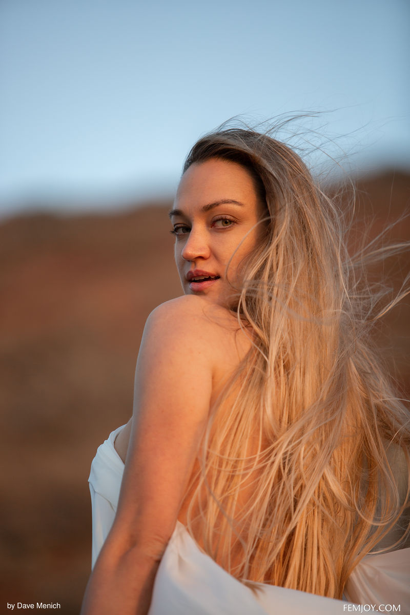 Nicole Fox Gorgeous Model Teases Hot