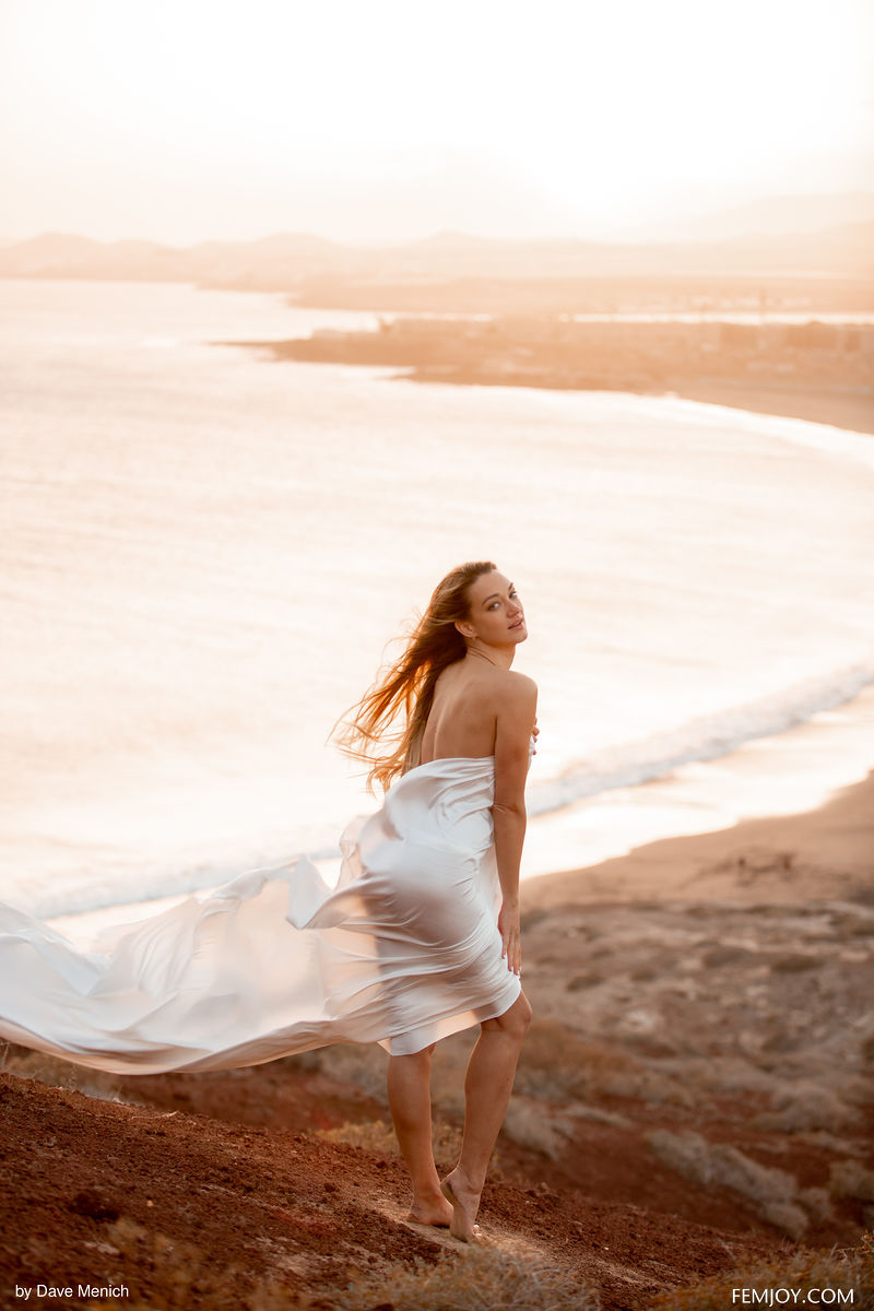 Nicole Fox Gorgeous Model Teases Hot