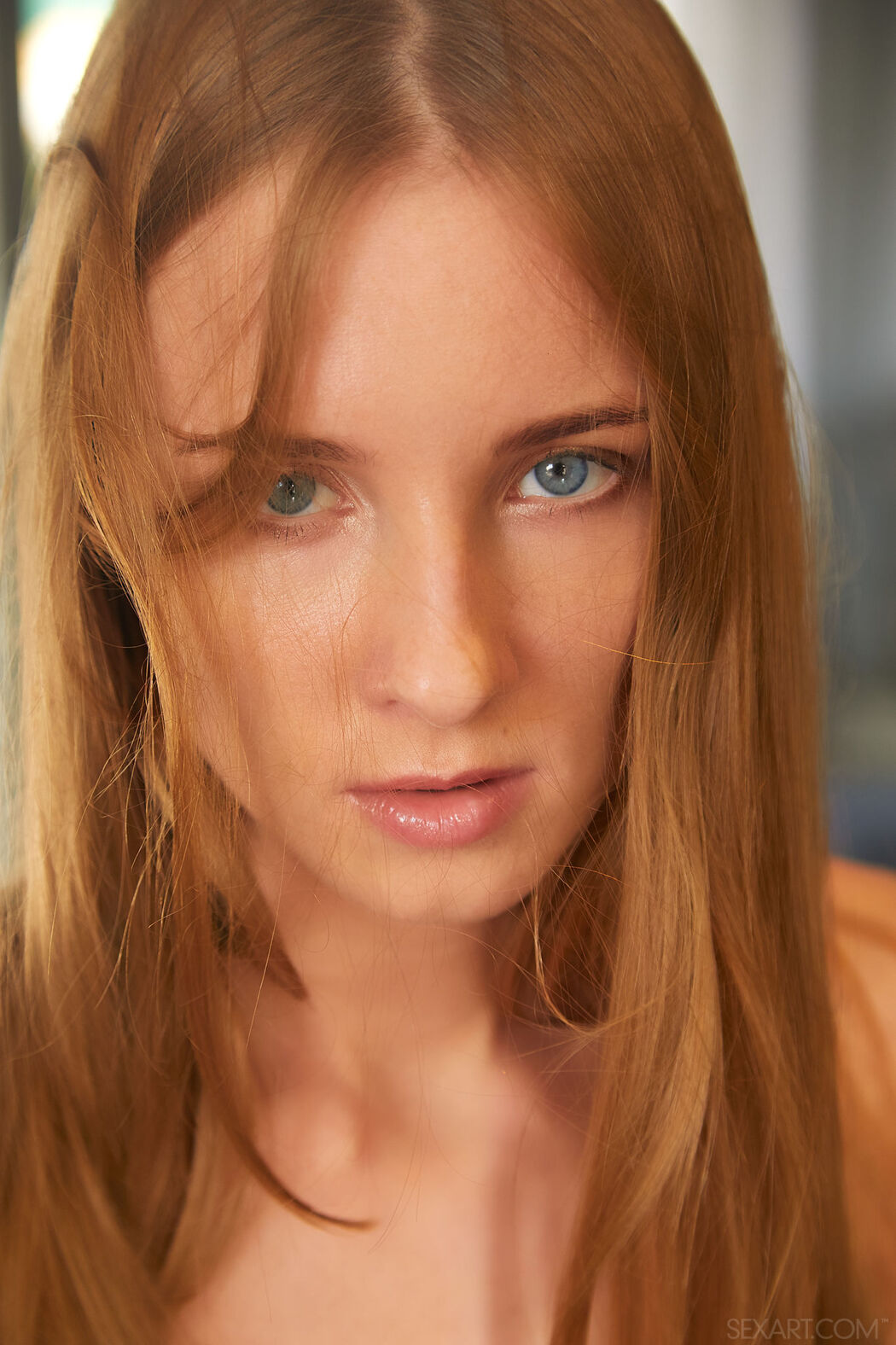 Nimfa Spreads Her Succulent Pink Pussy Open