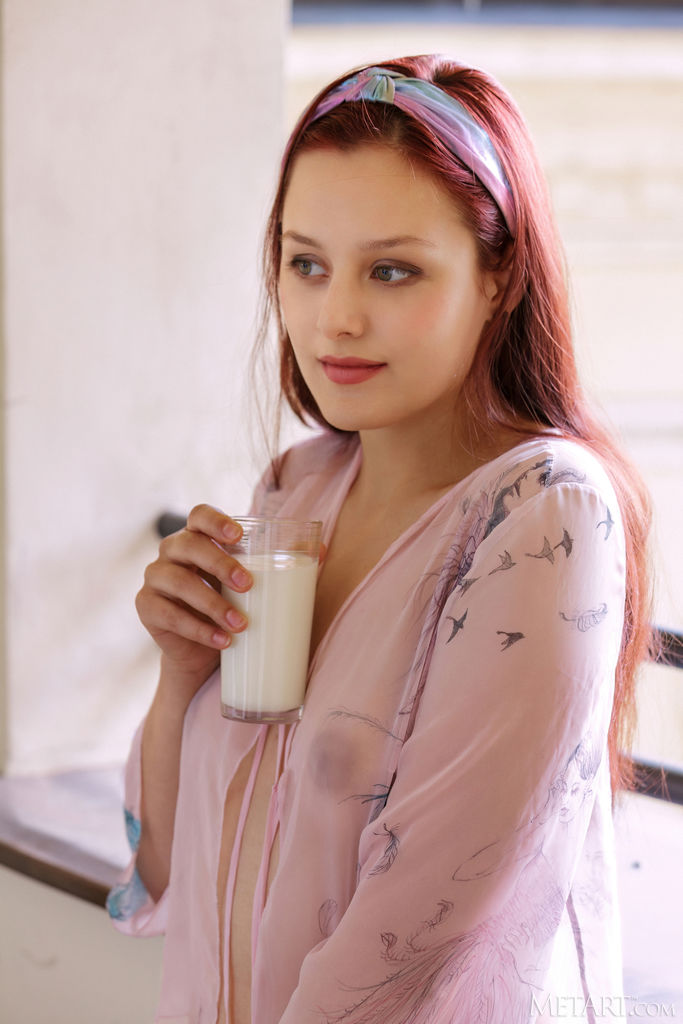 Olivia Honey Green-eyed Sweetie Slips Off Her White Cotton Panties For An Intimate View