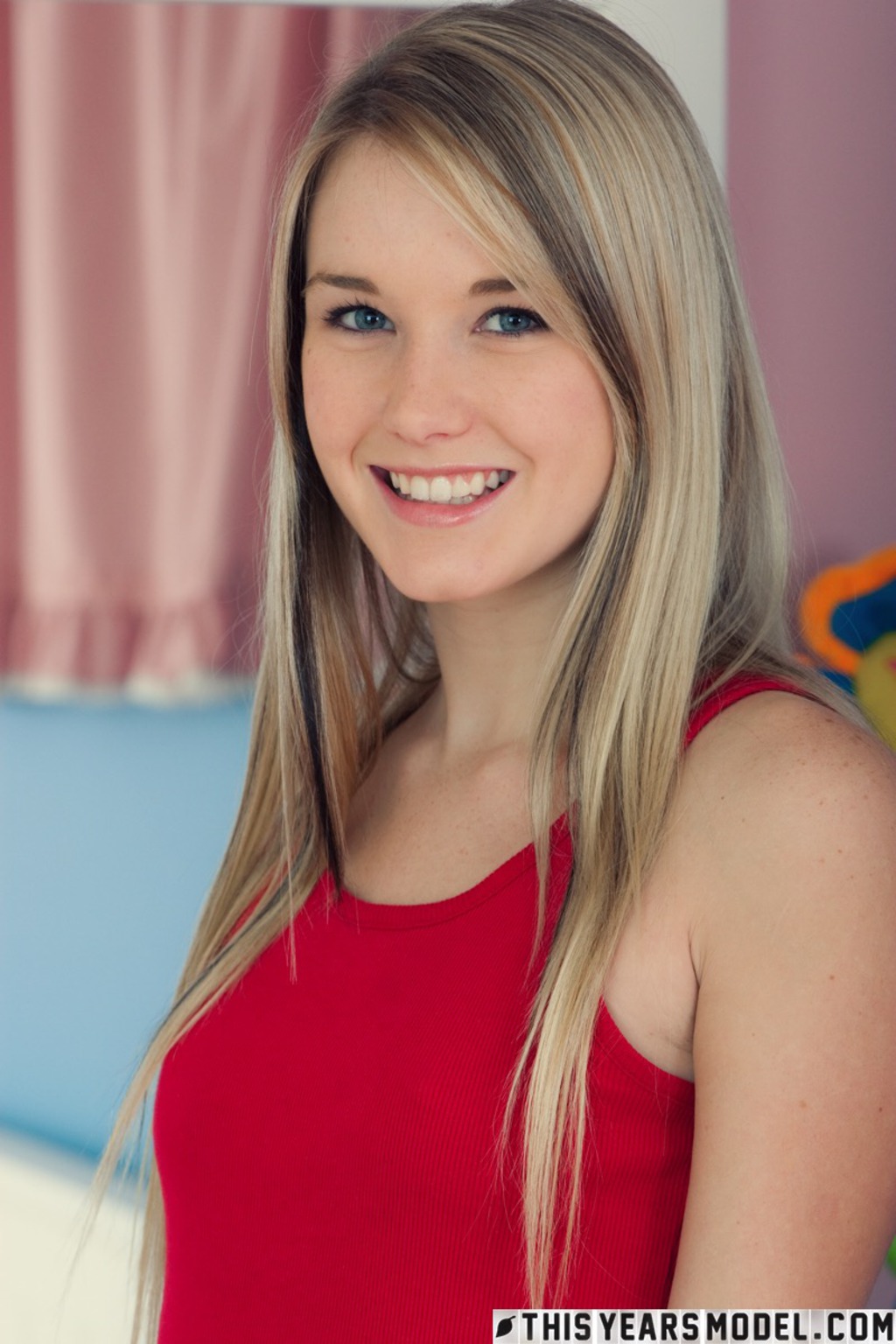 Petite Blonde Private Jewel