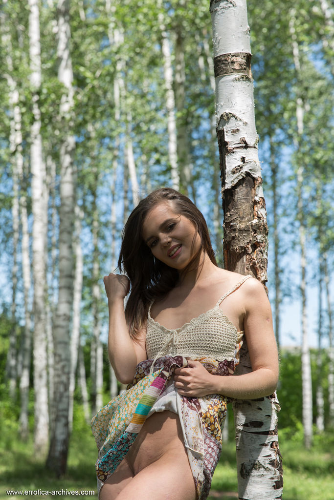 Pola Hot Women Loves Outdoor Nudity