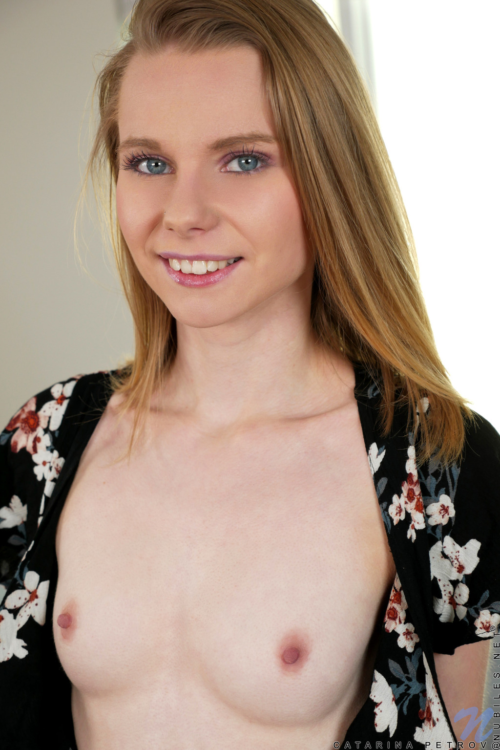 Petite Beauty Catarina Petrov