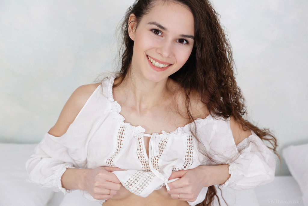 Petite Skinny Girl Leona A