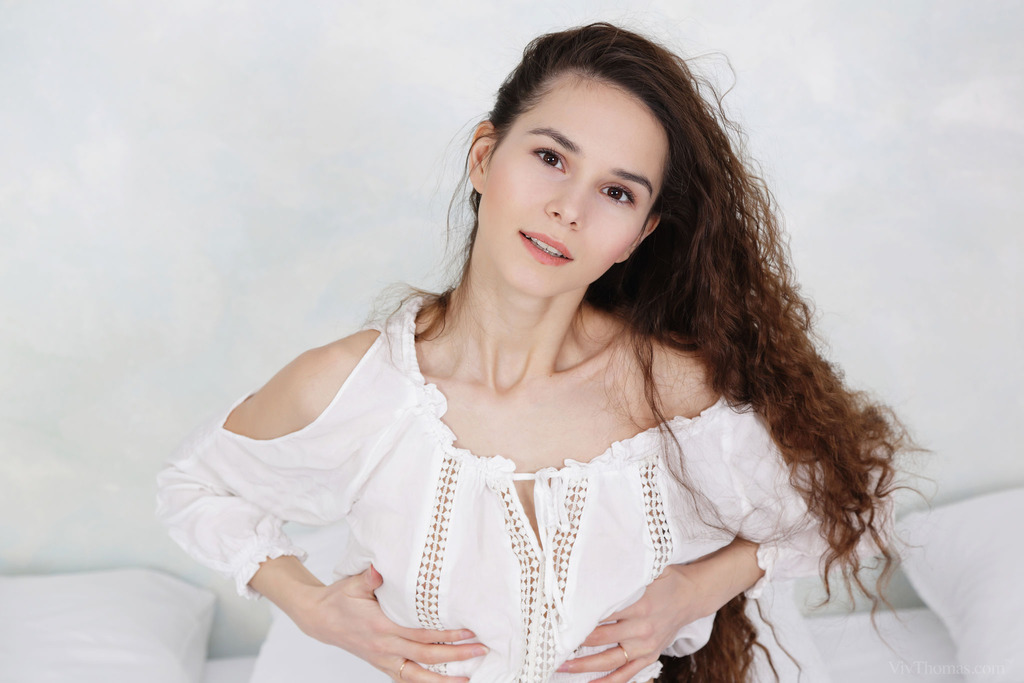 Petite Skinny Girl Leona A