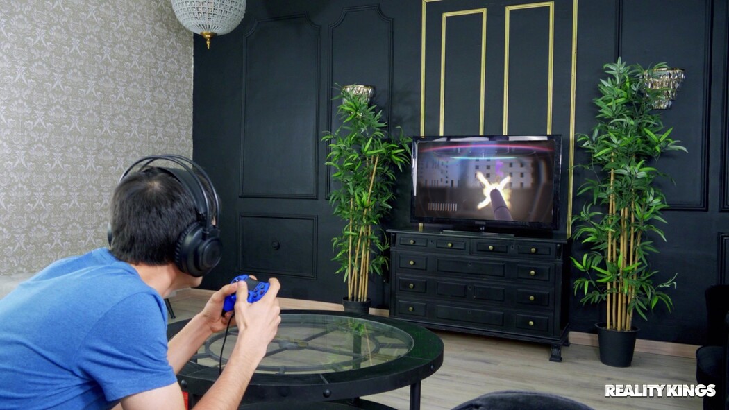 Penelope Cross Enjoys Tit Sucking And Pussy Eating