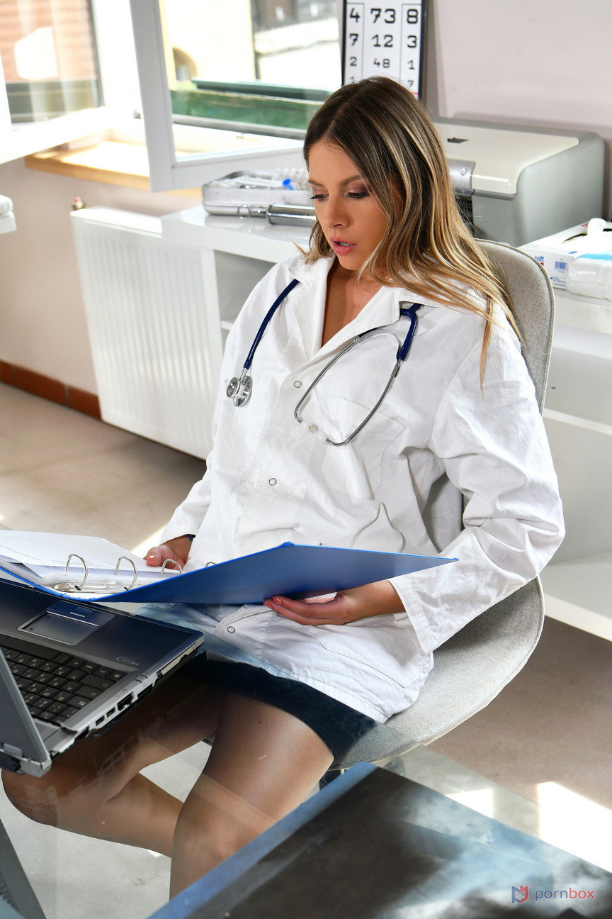 Rebecca Volpetti Makes Sloppy Blowjob And Serious DP Fucking As They Stuff Every Hole