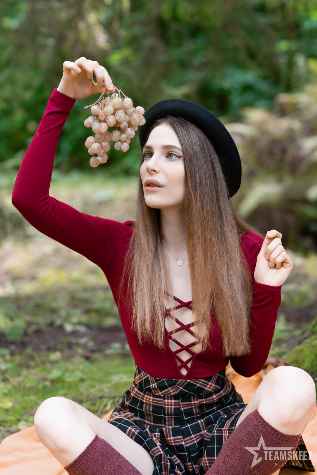 Reislin Rocking An Adorable Fall Witchy Outfit