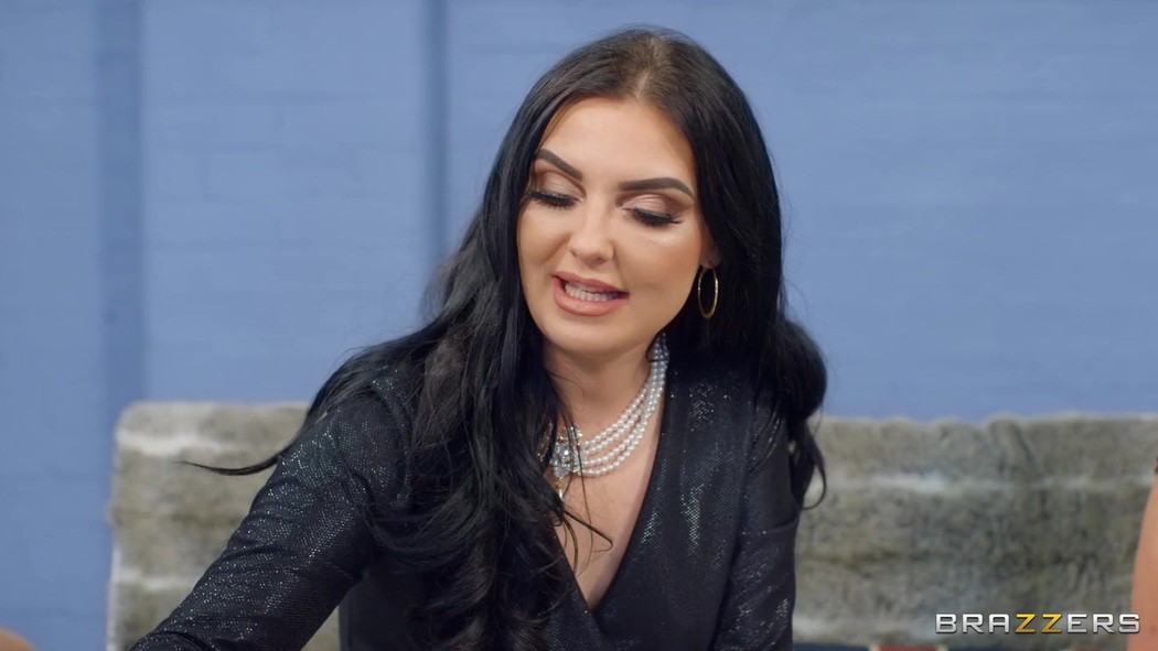 Roxee Couture Rides Giant Cock