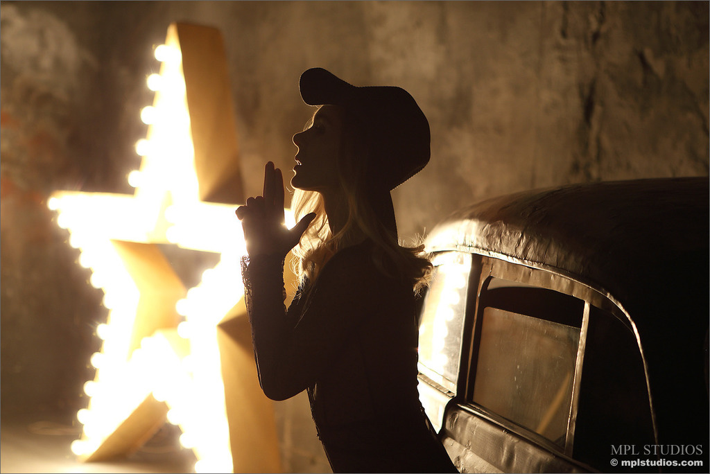 Retro Glamour With Karissa Diamond