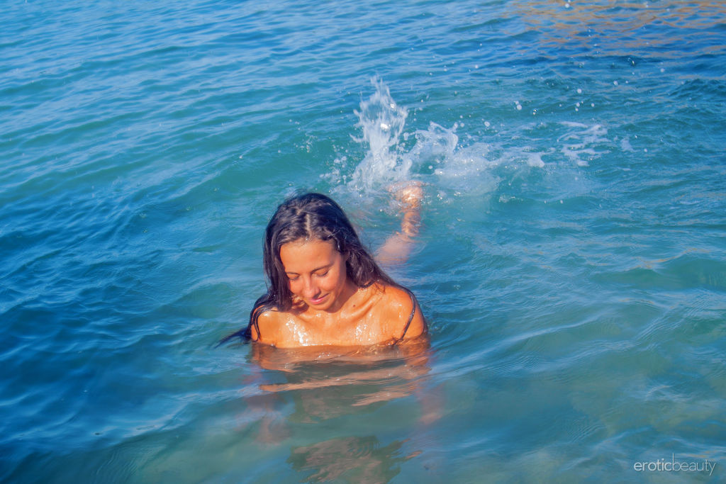 Regina C Have A Wet Fun