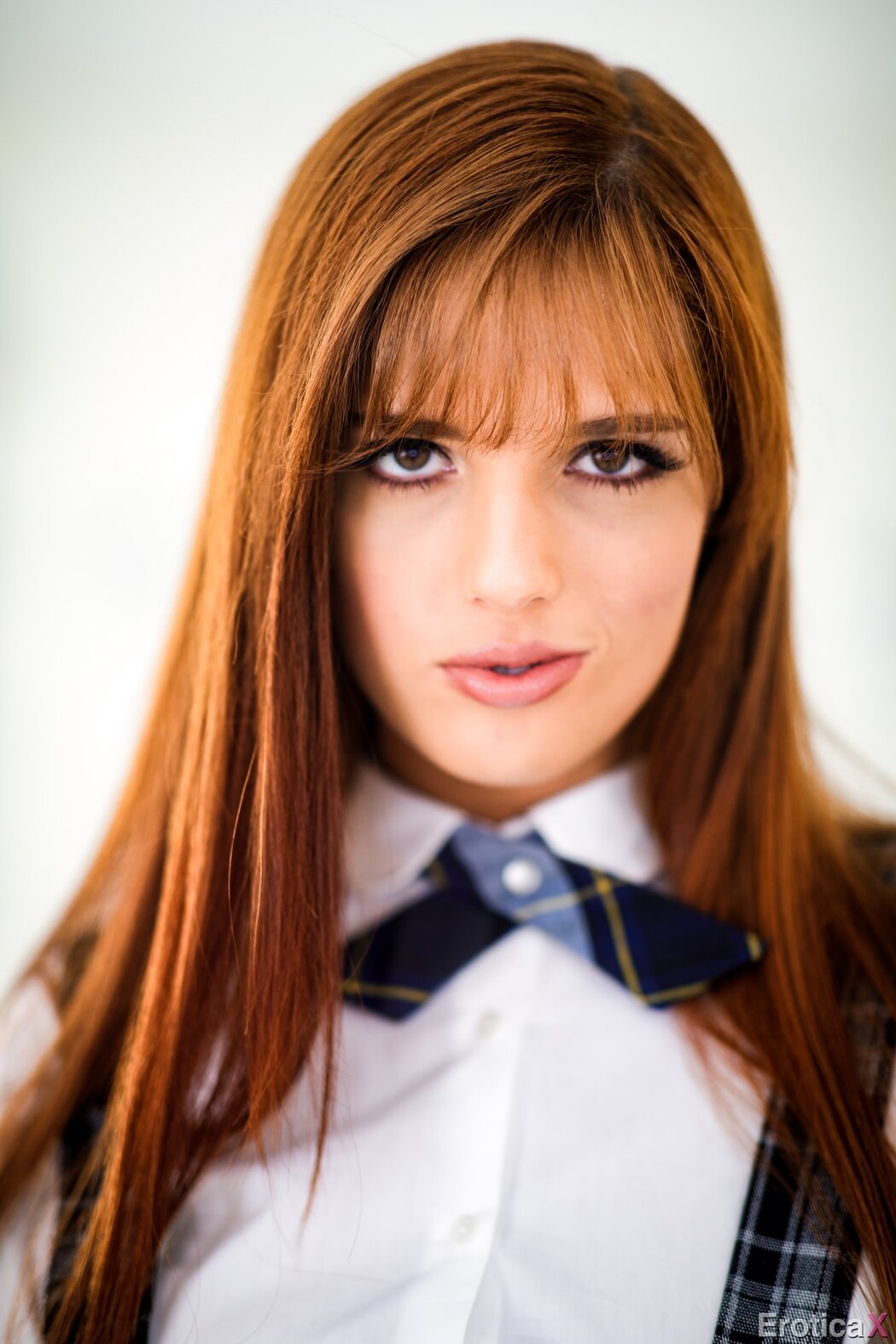 Scarlett Mae Comes To Her Teacher For First Sex