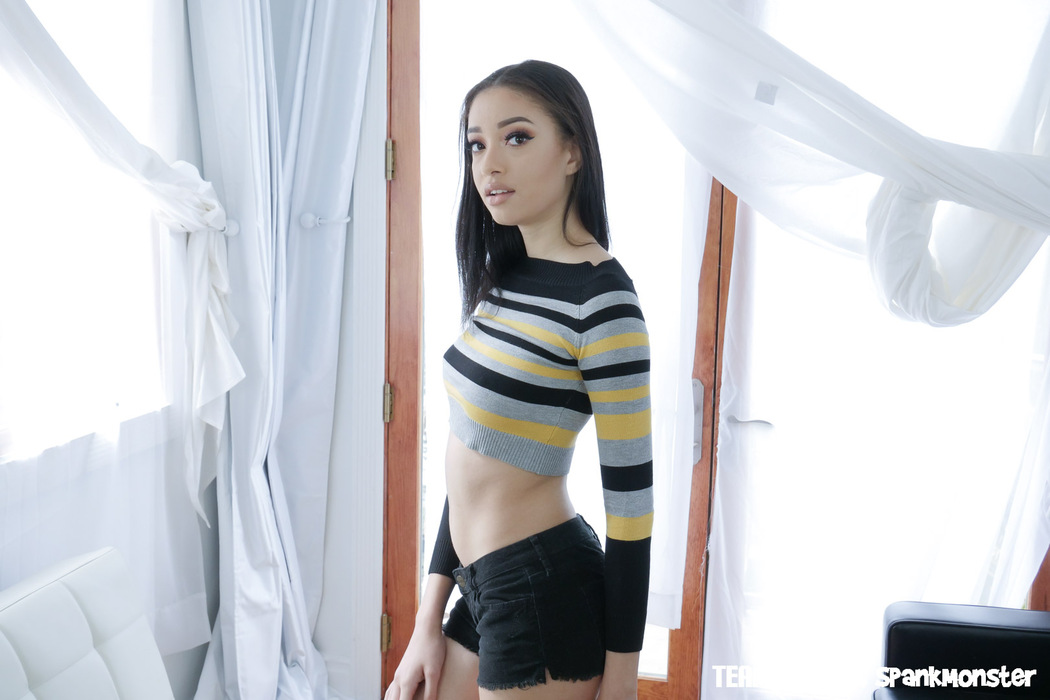 Scarlett Bloom Received Cock In Her Young Juicy Pussy