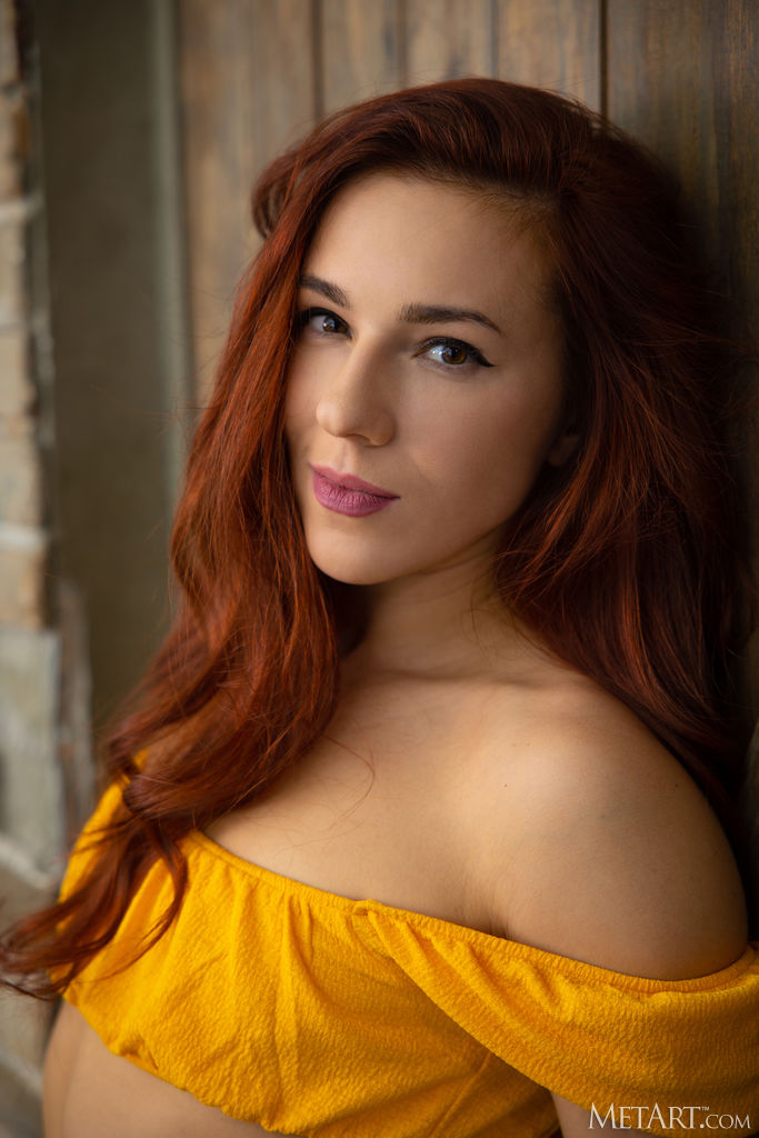 Sexy Redhead Oxi Bendini Kicks Her Long Legs Wide