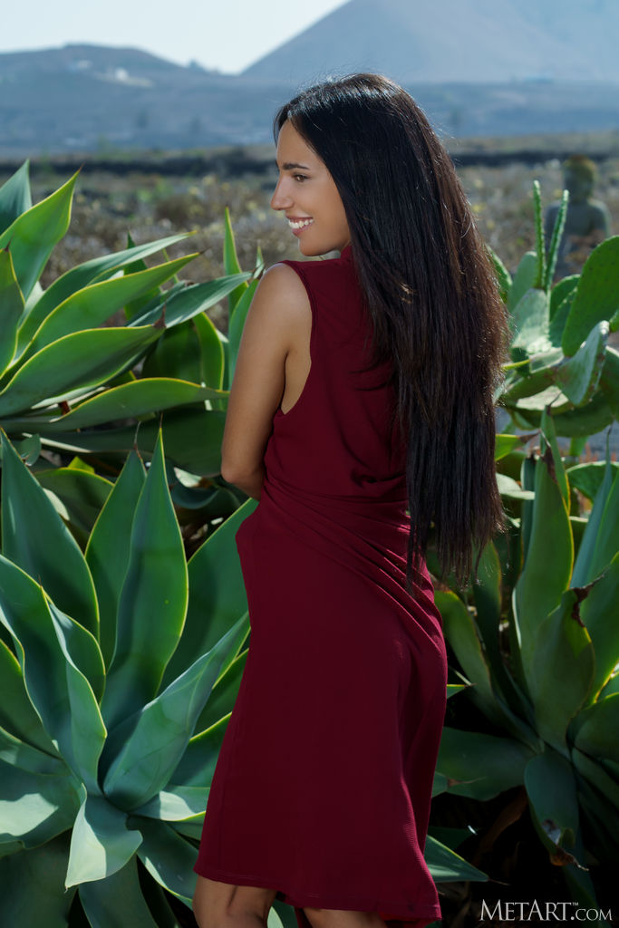 Sexy Sherezade Parts Her Thighs To Reveal The Neat Bush