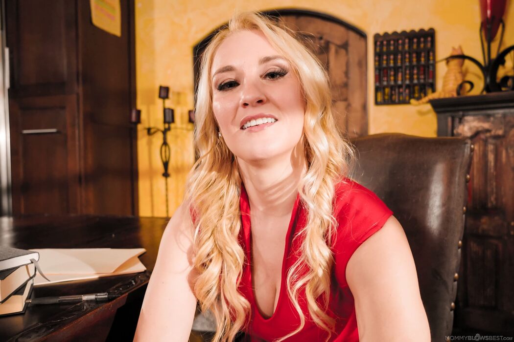 Sexy MILF Teacher Julia Robbie Want Make Wet Blowjob