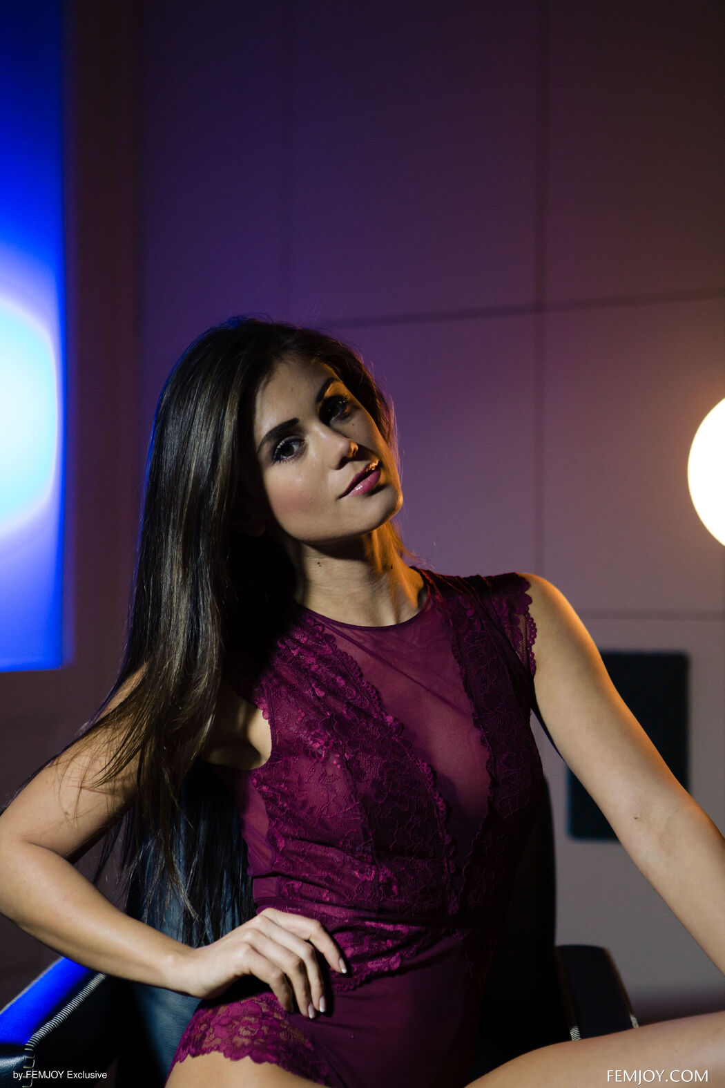 Sexy Caprice Masturbates Her Pussy With A Toy Cover Photo