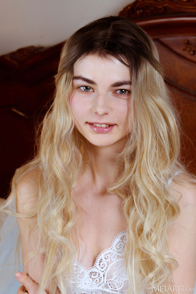 Stunning Blonde Francesca Rose Spreads Her Long Legs Wide