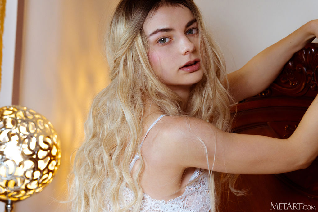 Stunning Blonde Francesca Rose Spreads Her Long Legs Wide