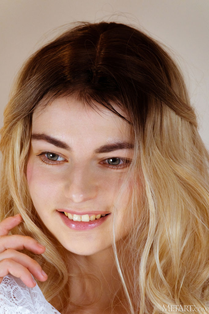 Stunning Blonde Francesca Rose Spreads Her Long Legs Wide