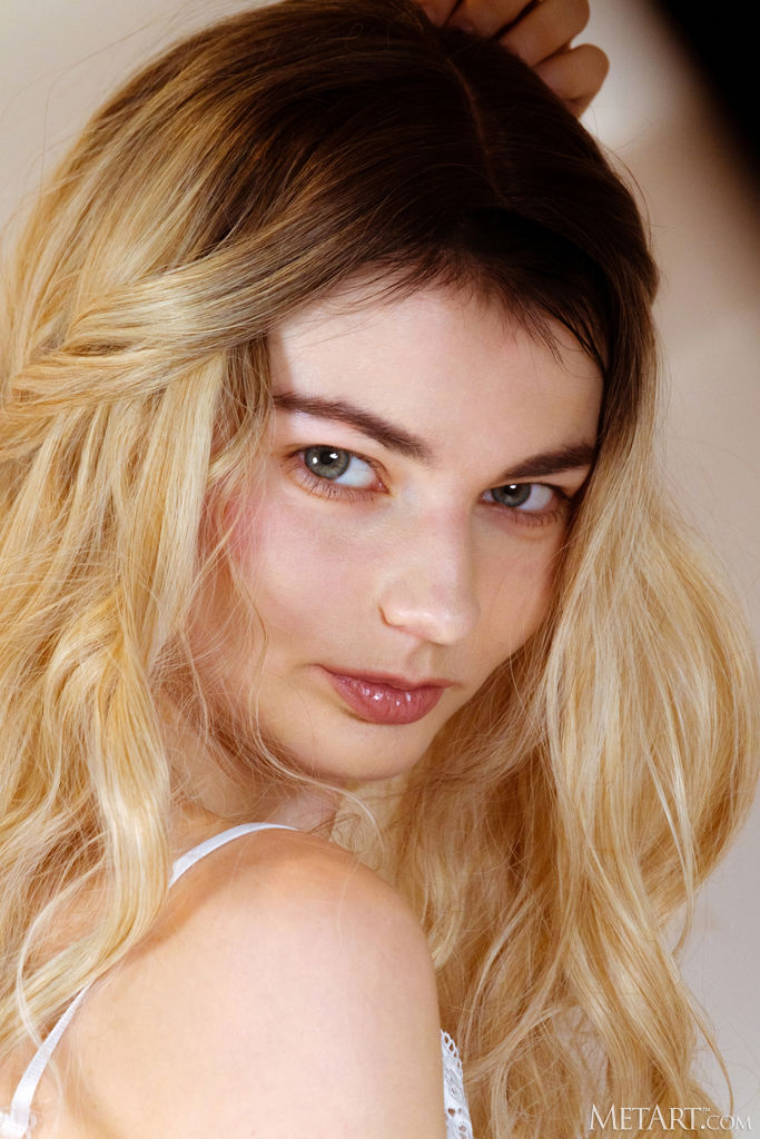 Stunning Blonde Francesca Rose Spreads Her Long Legs Wide