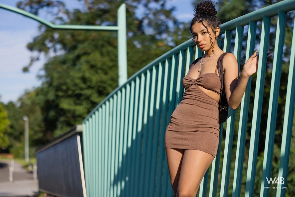 Super Sexy Model Valery Ponce Flash Her Young Stunning Body