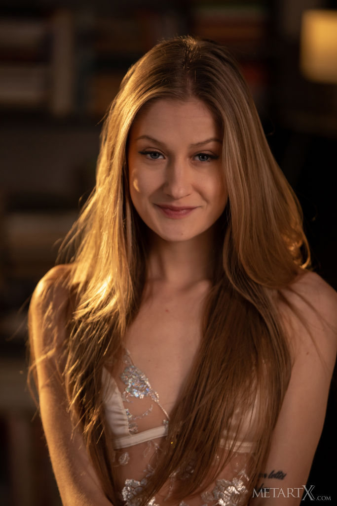 Tiffany Tatum Slender Blonde Goes Face Down Ass Up To Masturbate