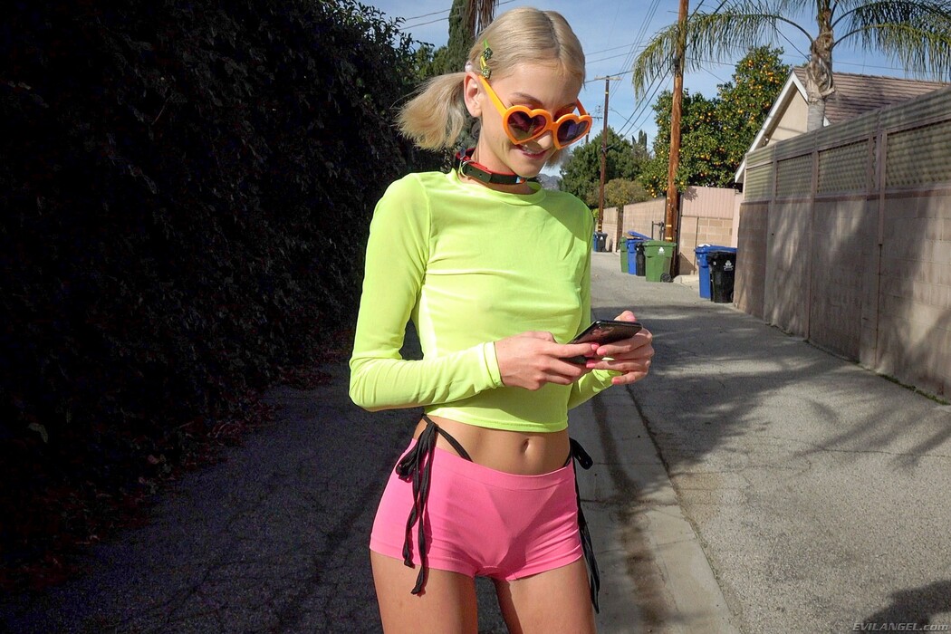 Tallie Lorain Takes A Sticky Cum Facial After Deepthroat Blowjob