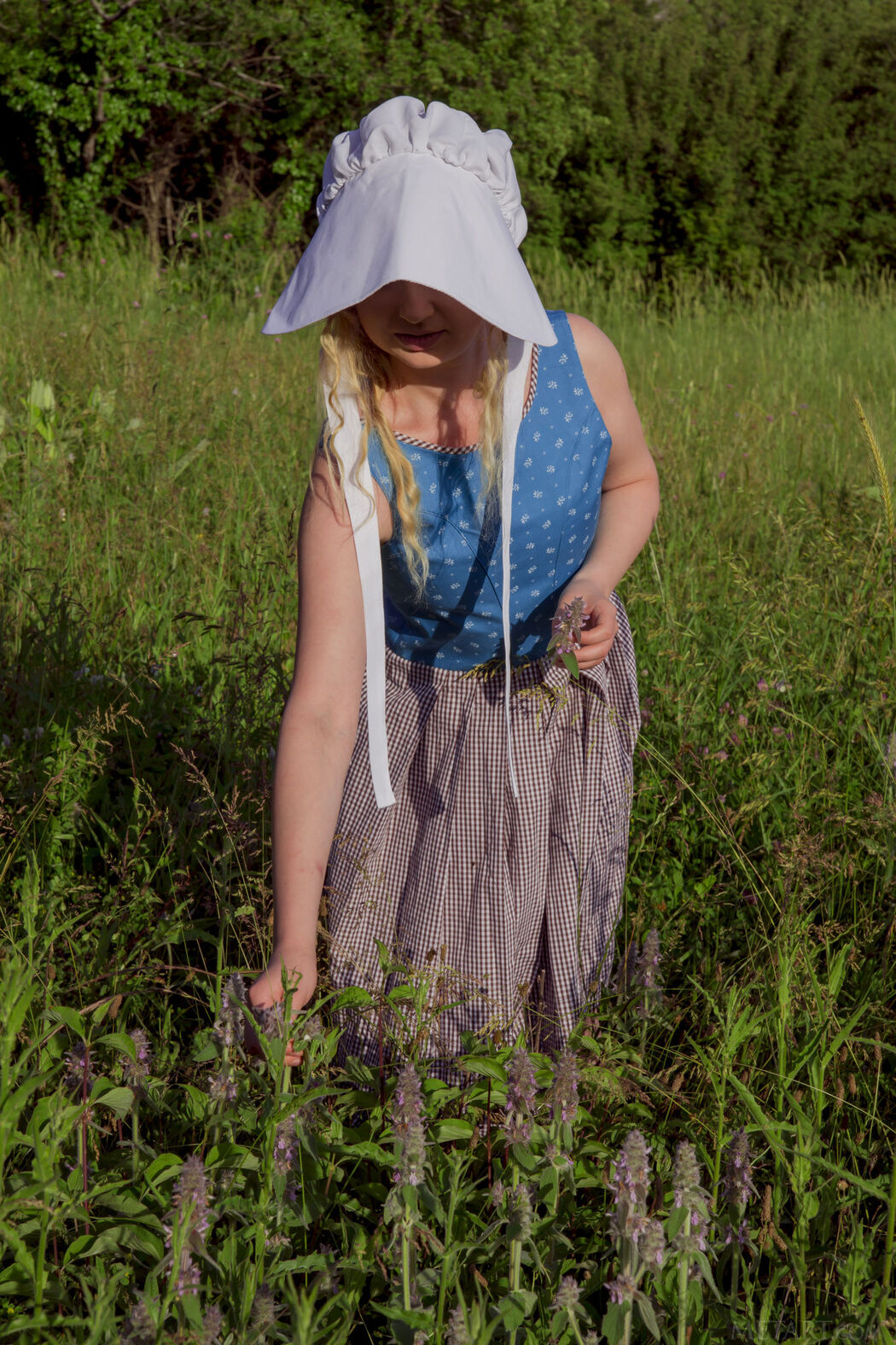 Taylor Tease Her Sweet Pink Nipples Cover Photo