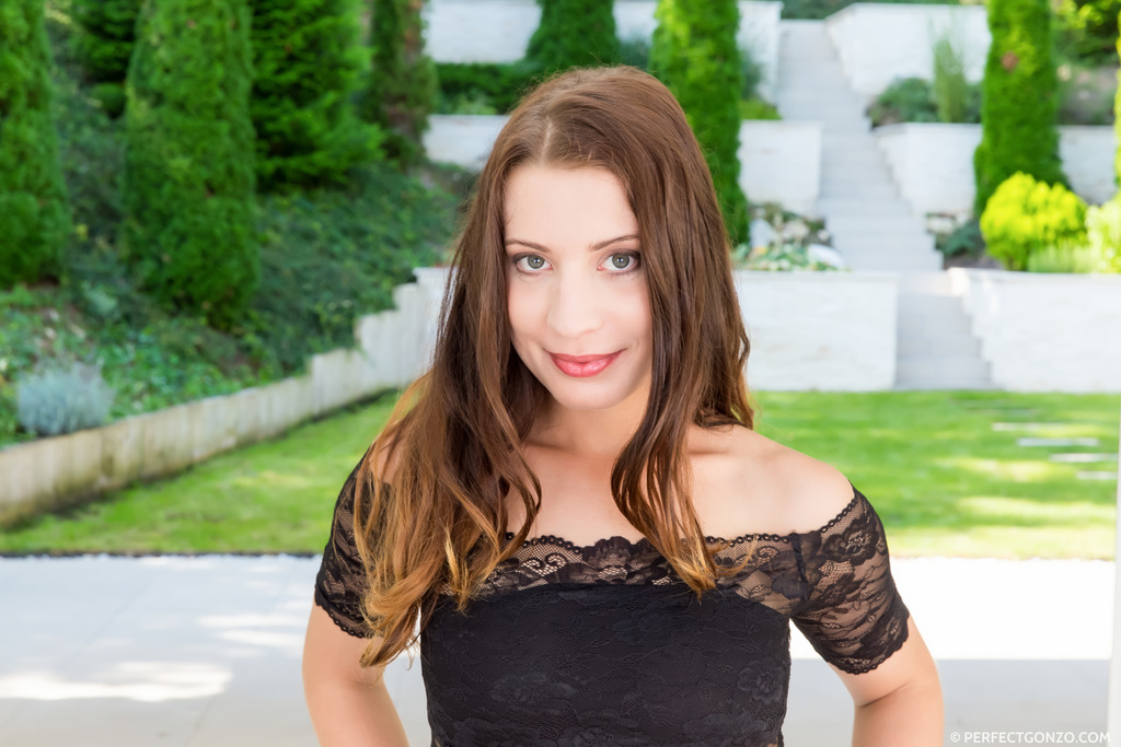 Therese Bizarre Lays Back And Fucks In Ass Cover Photo