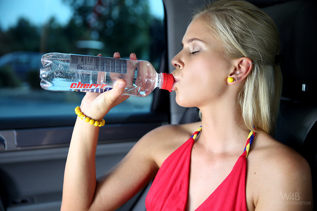 Tracy Gold In New Model