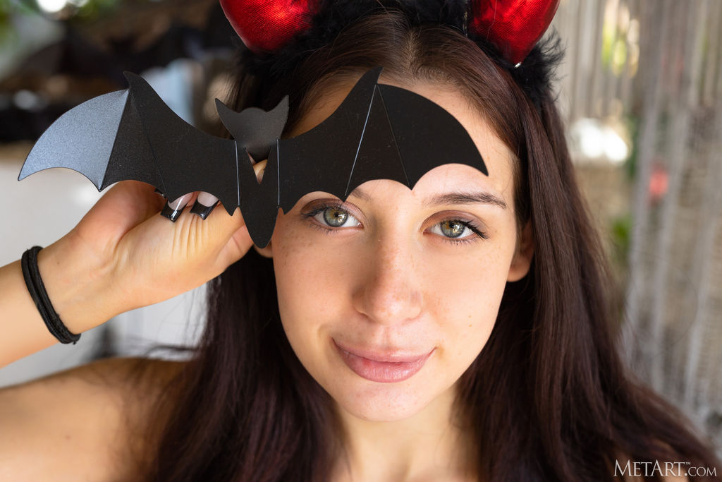 Usha Horny Little Devil Expose Her Shaved Pussy