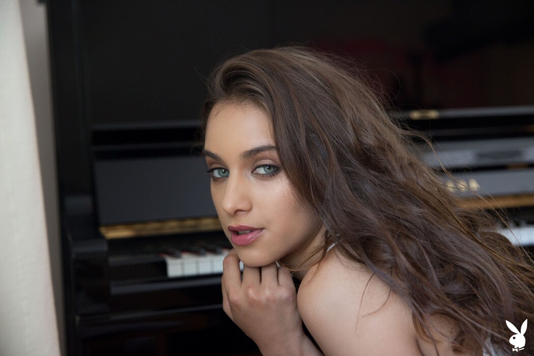 Uma Jolie Nude And Quiet Morning