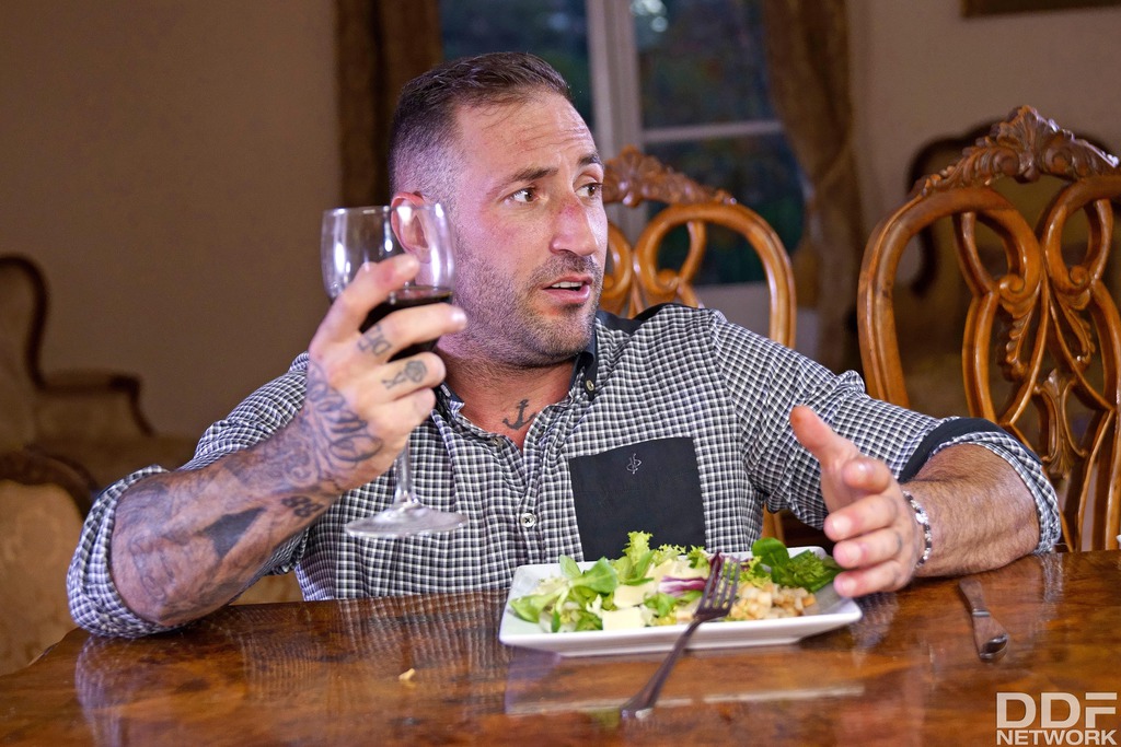 Venus Afrodita Making Wet Blowjob Before The Dinner