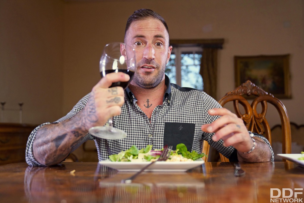 Venus Afrodita Making Wet Blowjob Before The Dinner