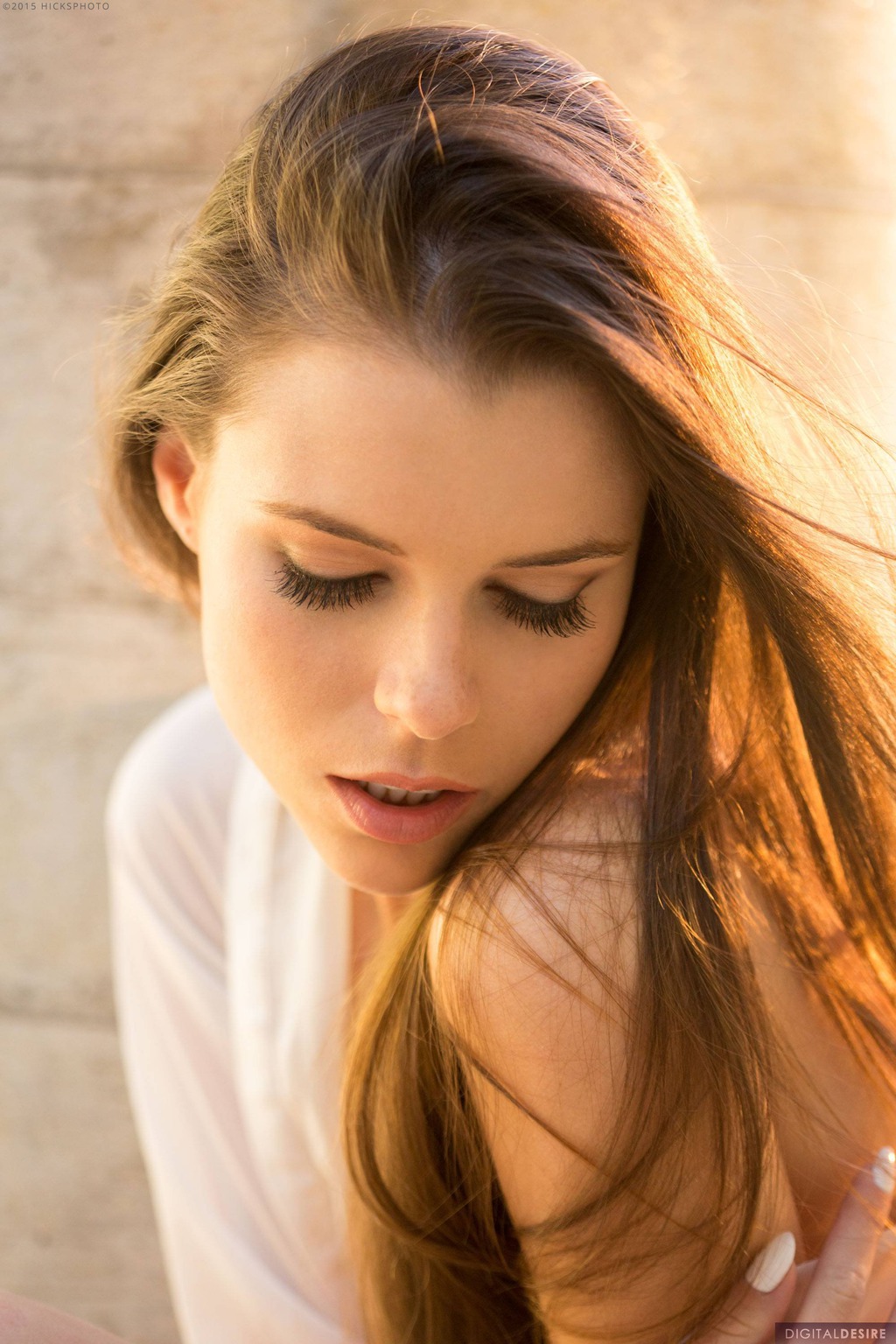 Valeria Look SEXY Even In Dirty Overalls
