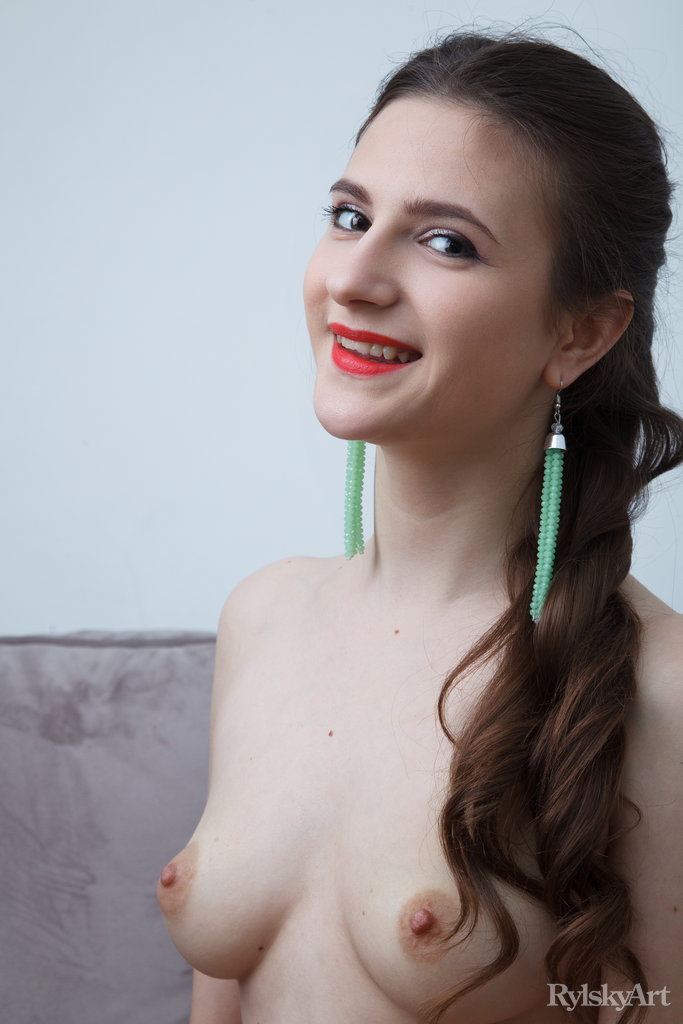 Yanetta Sexy Nude Girl With Hot Pussy