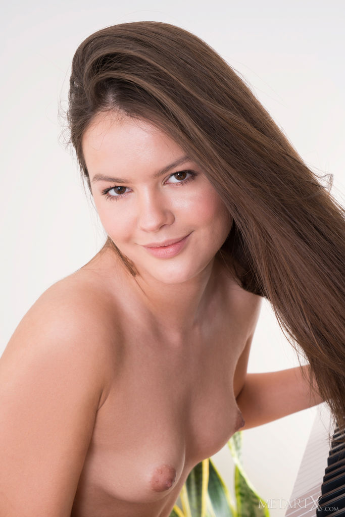 Viva Fleur Spreads Her Legs Wide And Masturbates Eagerly