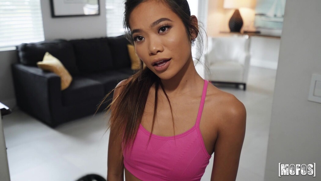 Vina Sky Making Blowjob And Takes Big Load