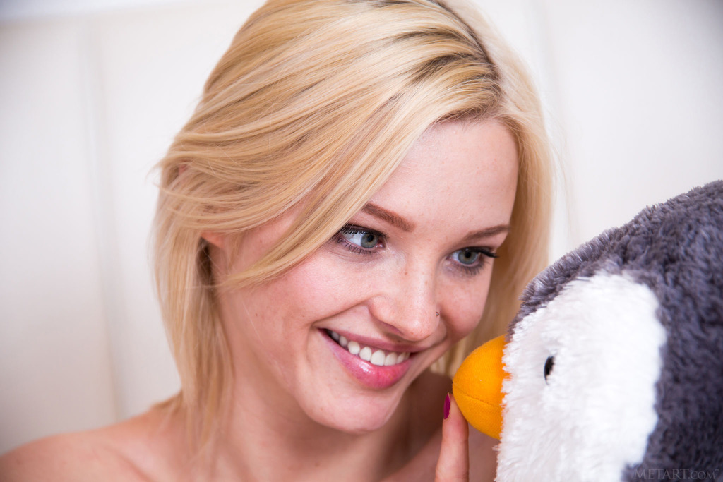 Zazie Putting Her Sexy Shaved Pussy On Display