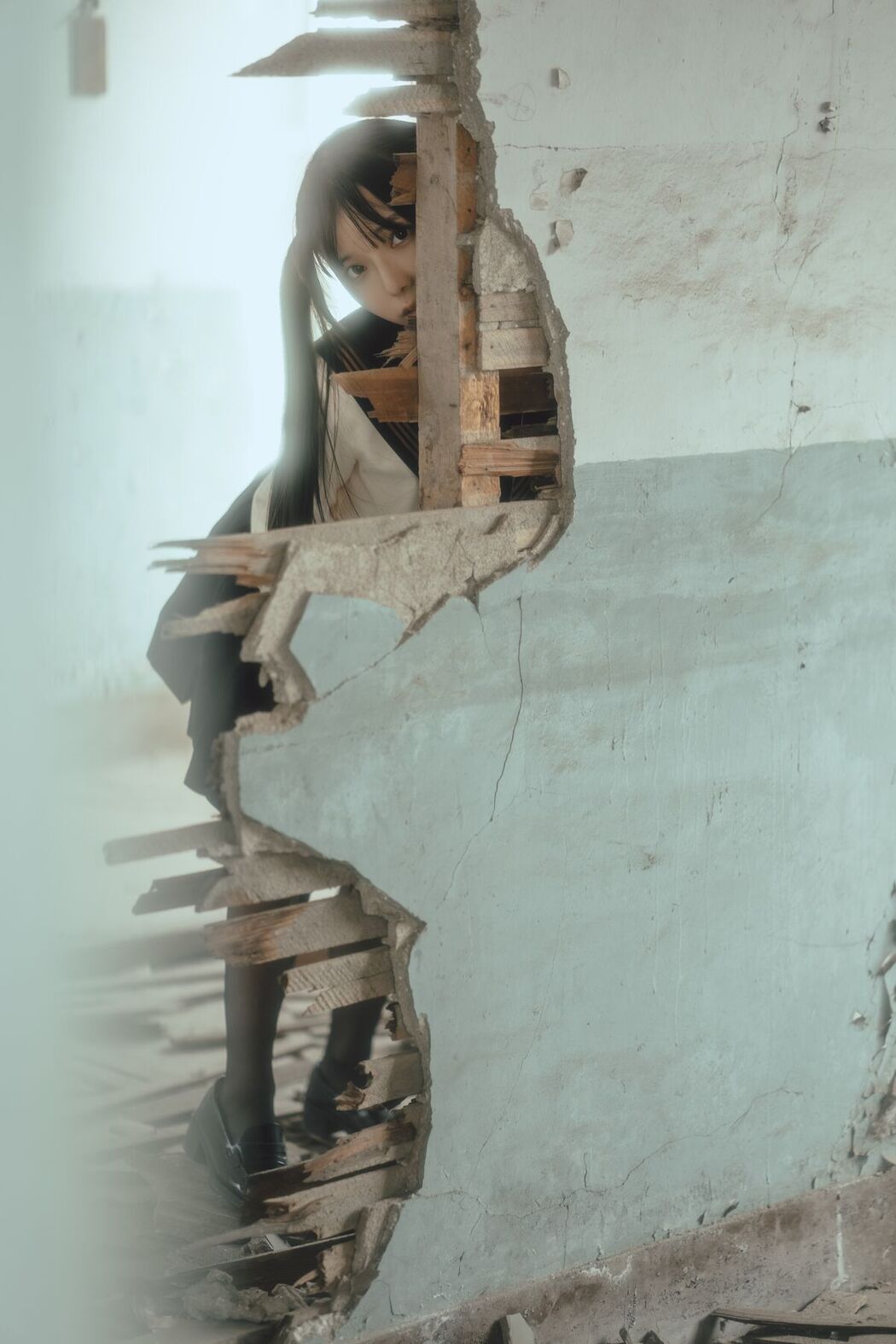 Coser@六味帝皇酱 – 废墟JK (53P)