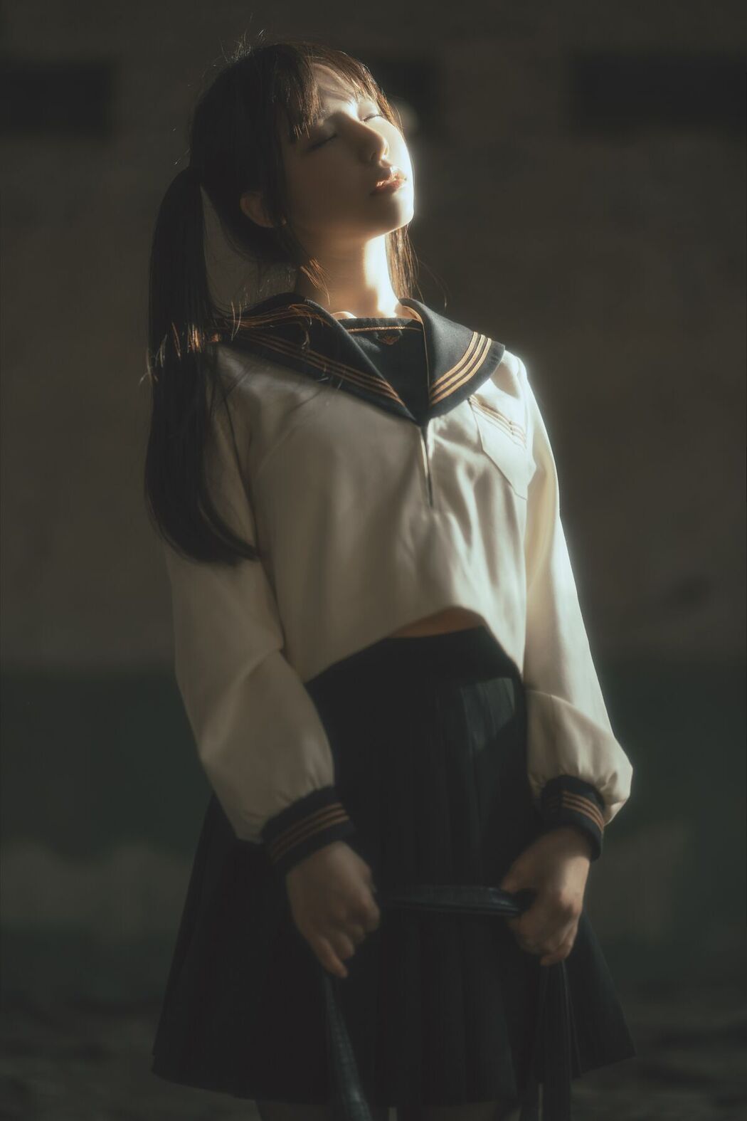 Coser@六味帝皇酱 – 废墟JK (53P)