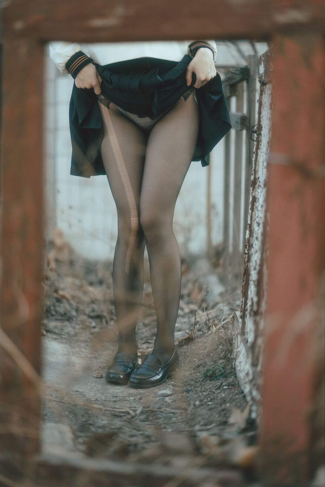 Coser@六味帝皇酱 – 废墟JK (53P)