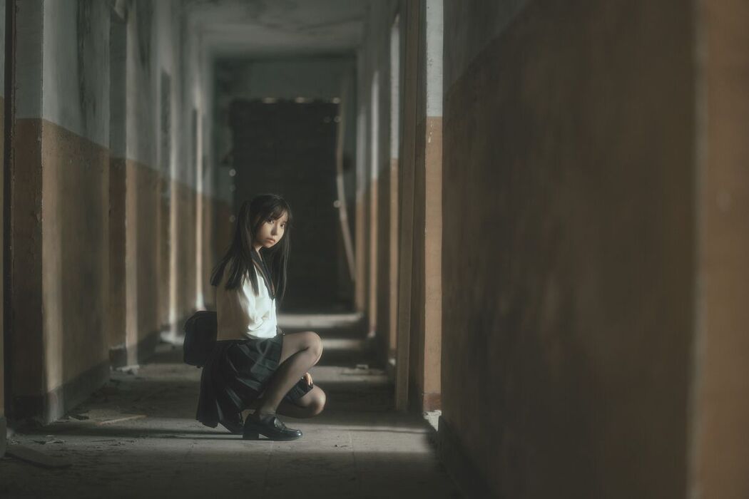 Coser@六味帝皇酱 – 废墟JK (53P)