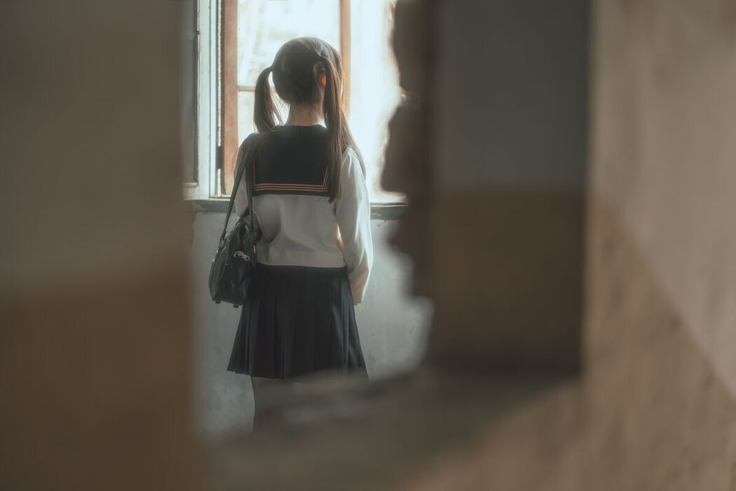 Coser@六味帝皇酱 – 废墟JK (53P)