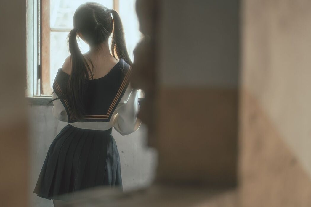 Coser@六味帝皇酱 – 废墟JK (53P)