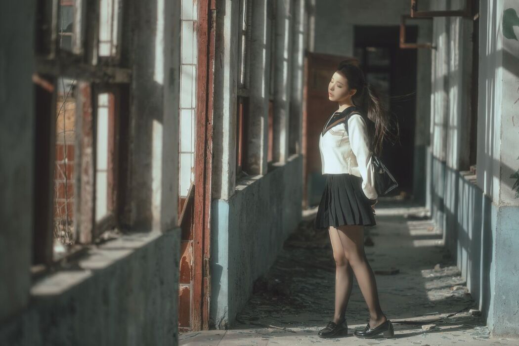 Coser@六味帝皇酱 – 废墟JK (53P)