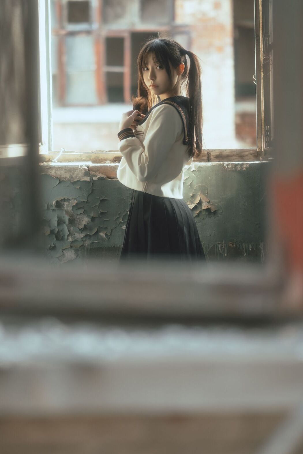 Coser@六味帝皇酱 – 废墟JK (53P)