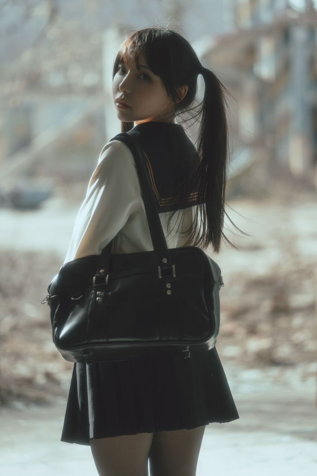 Coser@六味帝皇酱 – 废墟JK (53P)